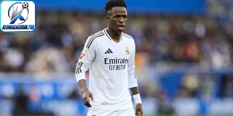 Vinicius bị CĐV Real Madrid quay lưng